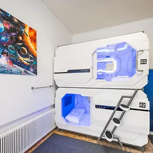 Space - Station # Hauptbahnhof Hostel Vienna
